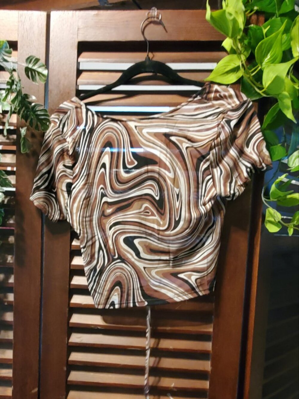 Brown Swirl Abstract Mesh Ruched Crop Top - Picture 3 of 3